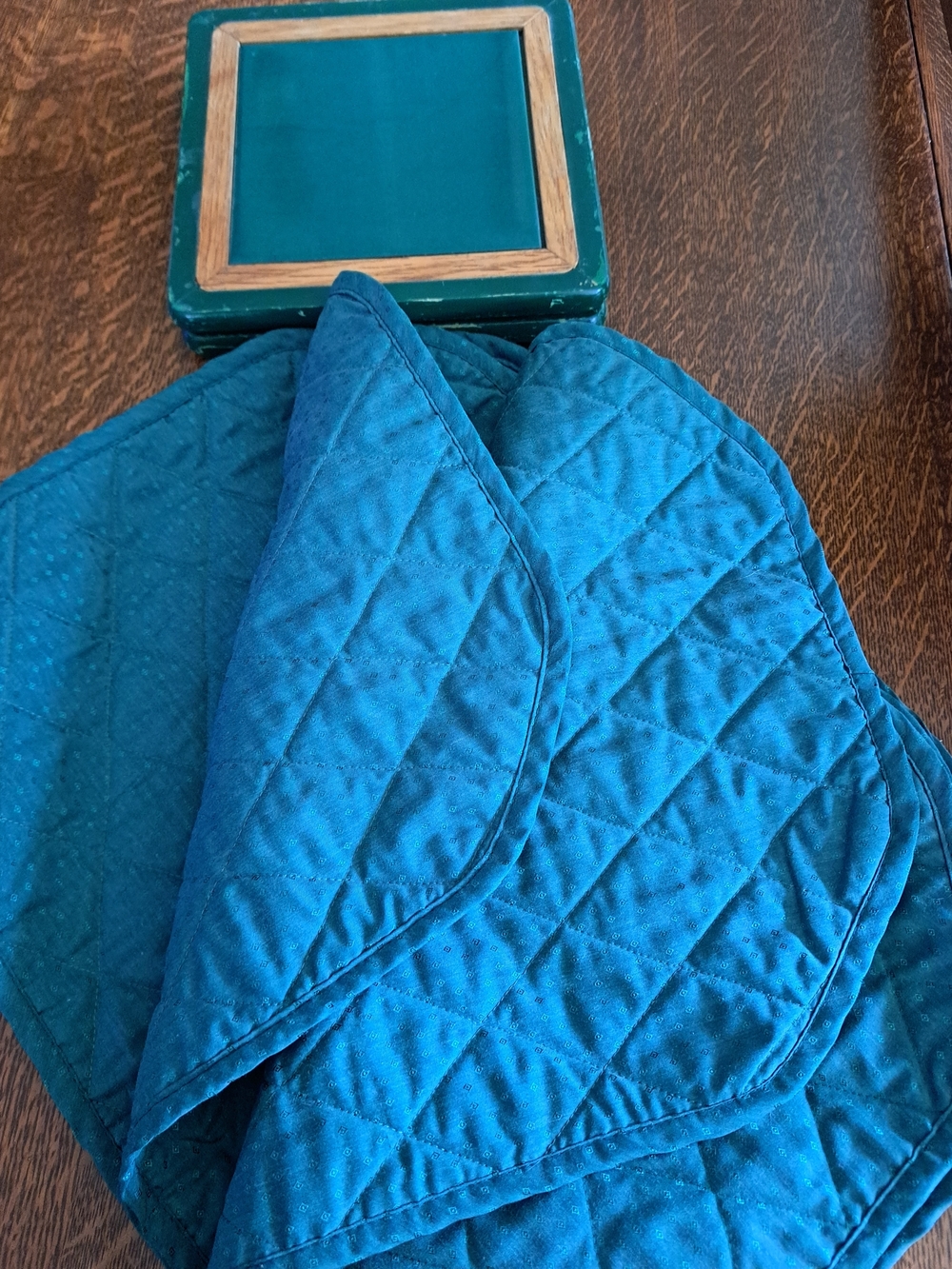 Green Quilted Kitchen Place Mats 4 And 2 Hot Plates...